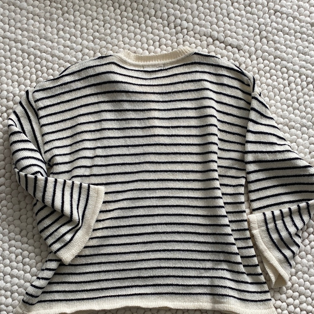 Striped bell sleeve sweater - Picture 5 of 5